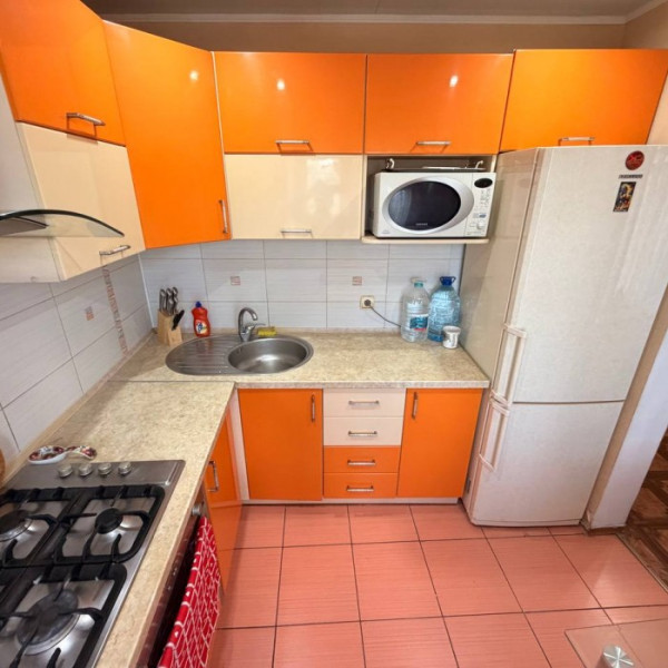 Продам 3- х комн. квартиру 54 кв. м. в Луганск, кв. Гаевого (остановка Буревестник)