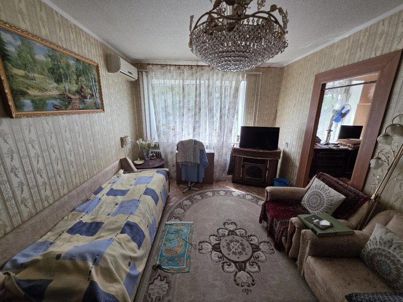 Фото 4 ком. Комарова 65м2
