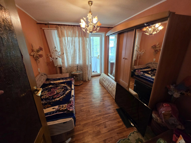 Фото 4 ком. Комарова 65м2