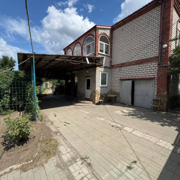 Фото Продам 2-х этажный дом в Станице Луганской (с. Макарово) площадью 178 кв.м