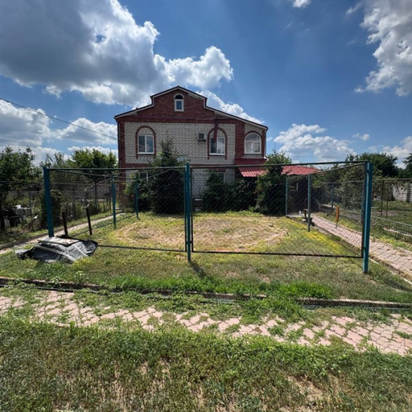 Фото Продам 2-х этажный дом в Станице Луганской (с. Макарово) площадью 178 кв.м