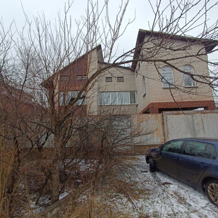 Фото Продаётся большой двухэтажный дом г. Луганск, ул. Лозовая