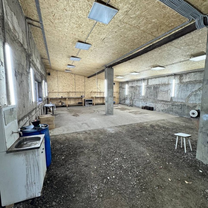 Фото Сдам в аренду нежилое помещение в с. Макарово Станично-Луганского р-на, напротив супермаркета Ермак, на территории рынка.