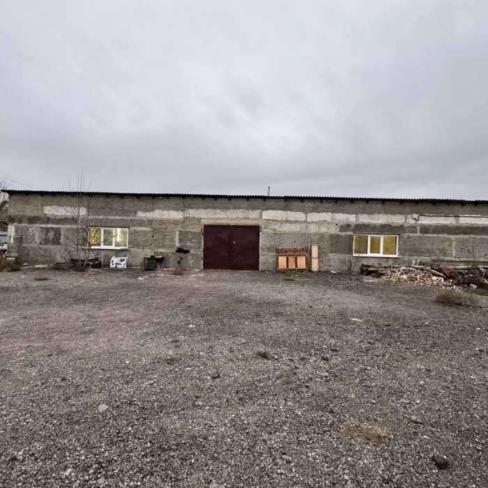 Фото Сдам в аренду нежилое помещение в с. Макарово Станично-Луганского р-на, напротив супермаркета Ермак, на территории рынка.