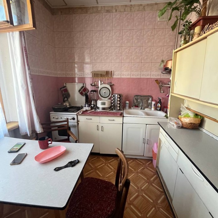 Фото Продам 2-кк на пл. Героев ВОВ ( центр города, театральная площадь) 5 этаж 5-го дома