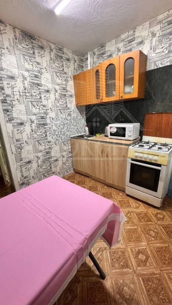 СДАМ НА ДЛИТЕЛЬНЫЙ СРОК 1-КОМНАТНУЮ КВАРТИРУ (г. Стаханов, 60 лет Октября, д. 27а)