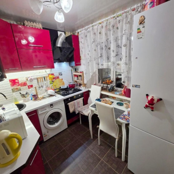 Фото Продам 2-х комнатную квартиру на кв. 50 лет Октября 4/5 эт.