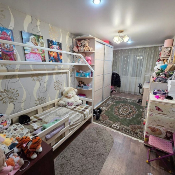 Фото Продам 2-х комнатную квартиру на кв. 50 лет Октября 4/5 эт.