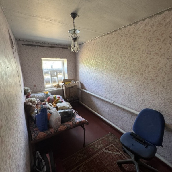 Фото Продам дом в центре Станицы Луганской, под ремонт, общей площадью 84 м2
