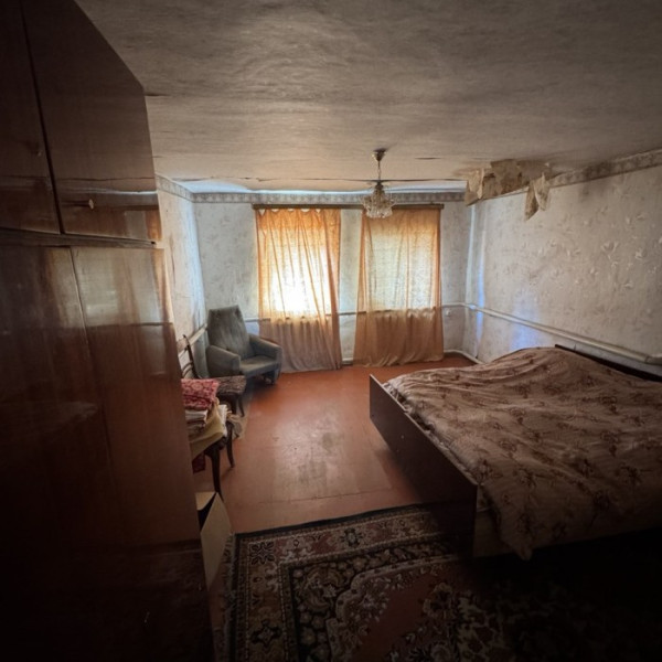 Фото Продам дом в центре Станицы Луганской, под ремонт, общей площадью 84 м2