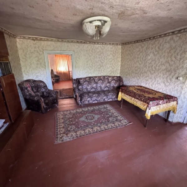 Фото Продам дом в центре Станицы Луганской, под ремонт, общей площадью 84 м2