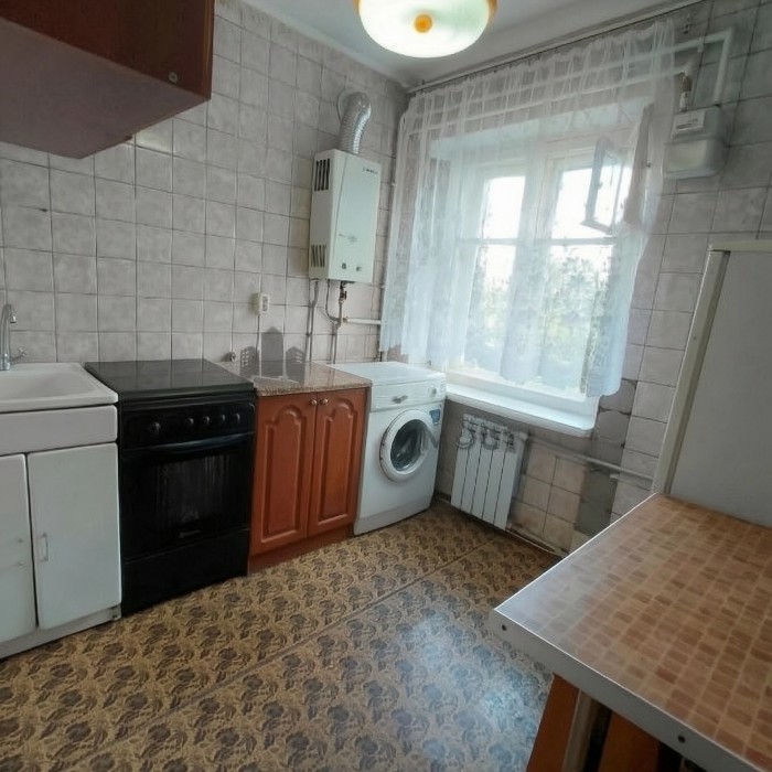 Продам 2-х комн квартиру в Центре г Луганск Городок Щорса