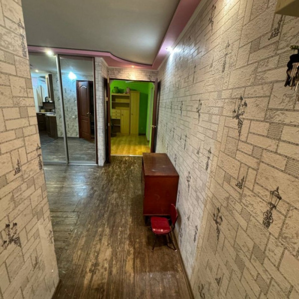 Фото Продам 4-х комнатную квартиру по ул. ЛНАУ