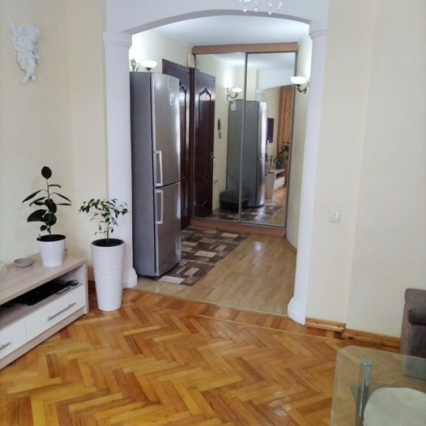 Фото № 6832 Продам 2х комн. квартиру в р-не маг. "Сказка"