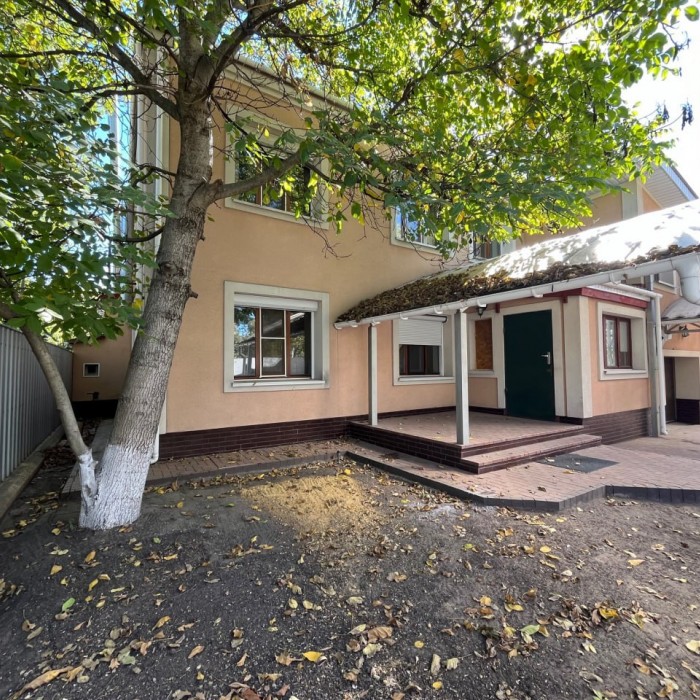 Продам 2-х этажный дом в с. Макарово (р- н АЗС Вигос) 230 кв. м. ул. Артема