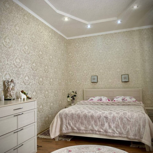 Фото Продам 2-х комнатную квартиру в самом центре Луганска, ул. Демёхина