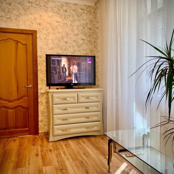 Фото Продам 2-х комнатную квартиру в самом центре Луганска, ул. Демёхина