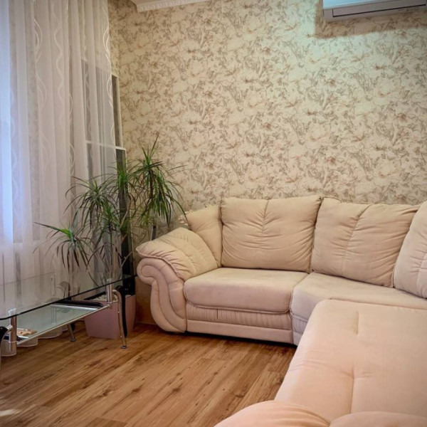 Фото Продам 2-х комнатную квартиру в самом центре Луганска, ул. Демёхина