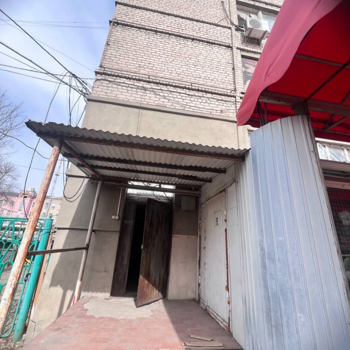 Продам помещение на центральном рынке со стороны магазина Березка