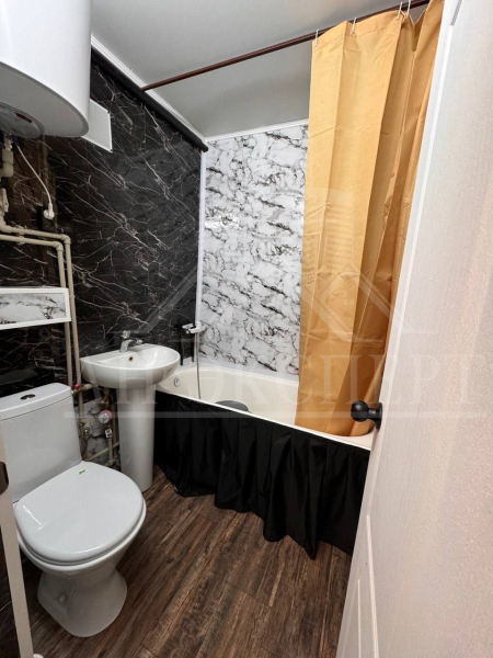 Сдам посуточно квартиру (г. Стаханов, пр. Ленина дом, 17а)