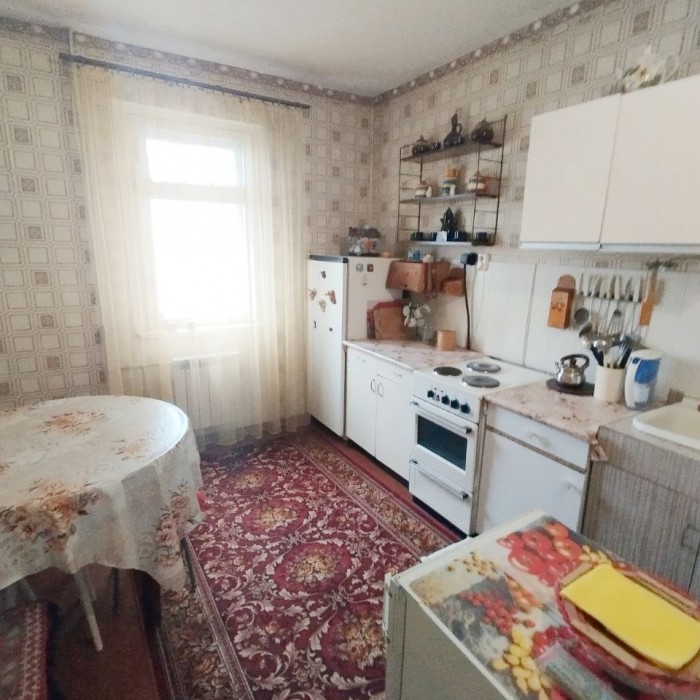 Продам 3- х комнатную квартиру на кв. Гагарина.