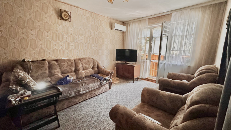 Продаётся трёхкомнатная квартира, 60,2 м²