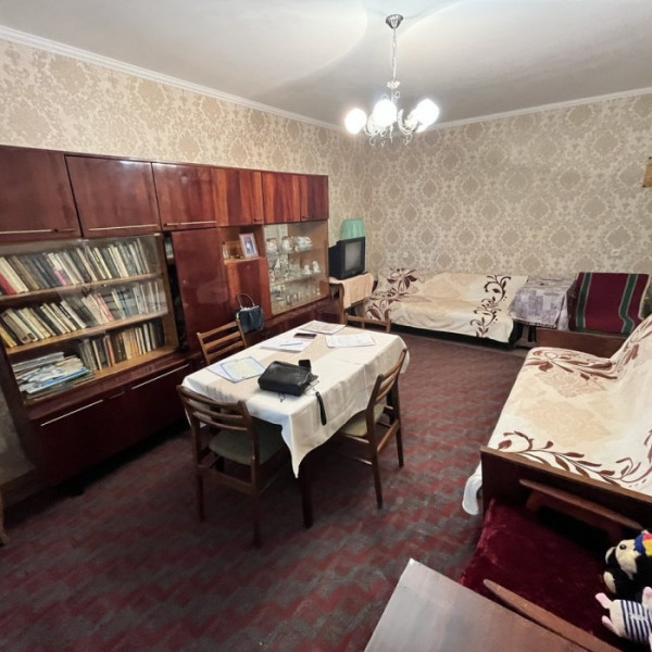 Продам просторную 1- к. квартиру, г. Луганск, кв. Героев Сталинграда (р- н Шашлык Хаус)