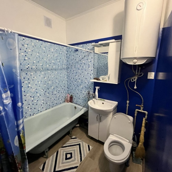 Фото Продам просторную 1- к. квартиру, г. Луганск, кв. Героев Сталинграда (р- н Шашлык Хаус)