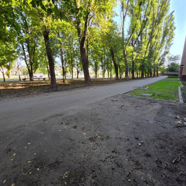 Продам 1-комн квартиру под коммерцию в центре г. Луганск ул. Советская