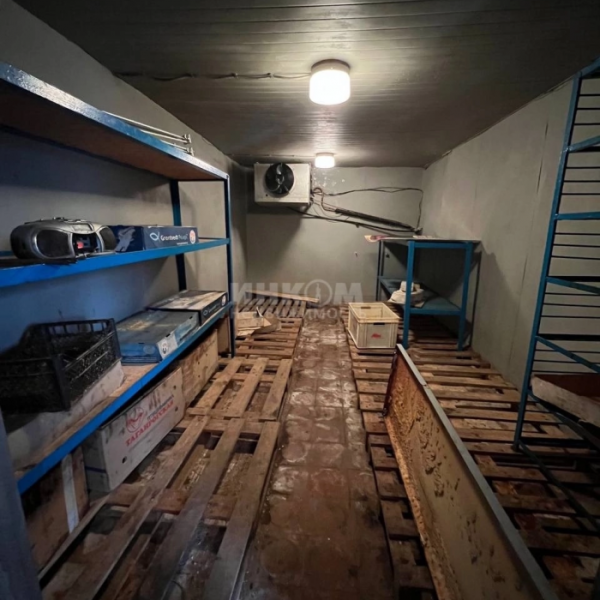 Продам базу с помещениями ,0,31Га