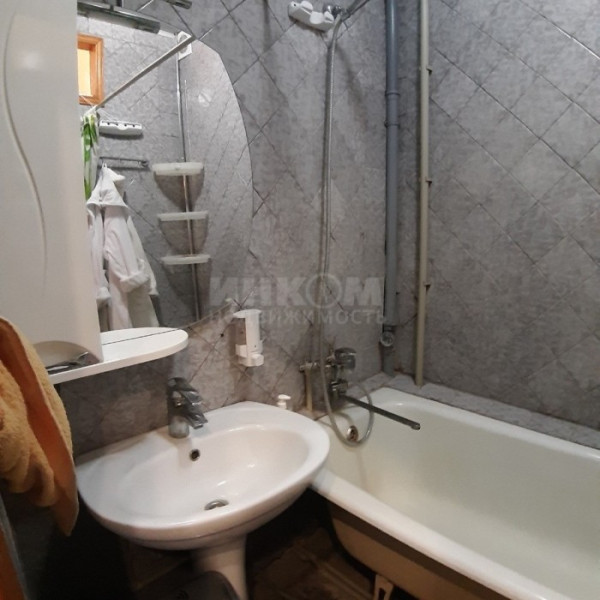 Фото Продам 2к 15-я Линия с А.О.