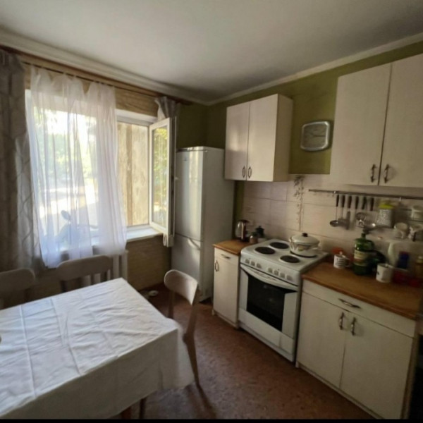 Продам 4-х комн квартиру в центре города Луганск улица Фрунзе