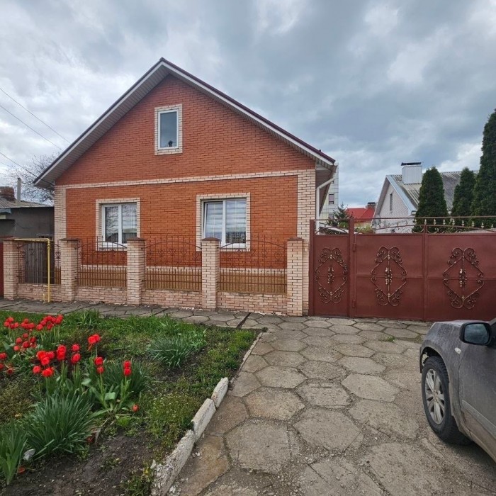 Продам дом в центре города Луганска! Ул. 4я Донецкая.