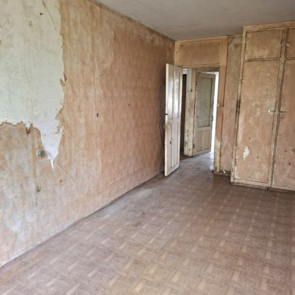 Фото Продам 3-к квартиру на кв. Шевченко, г.Луганск.