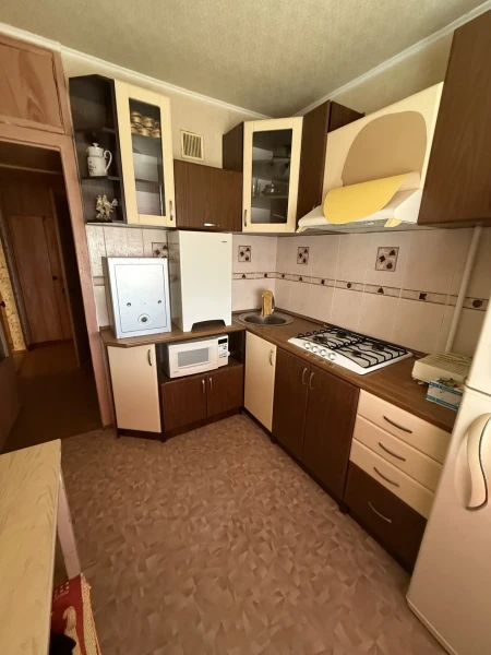 Продаётся 2-комнатная квартира в городе Стаханов, ул. Космическая, д. 14.