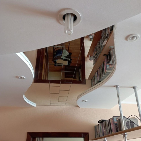 Продам 2к Зозулина 3 Центр Города