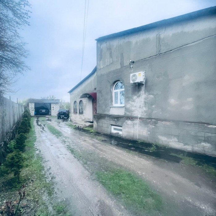 Продам в хорошие руки добротный дом по улице Войкова, р-н остановки Братьев Маховых ( нижний Камброд).
