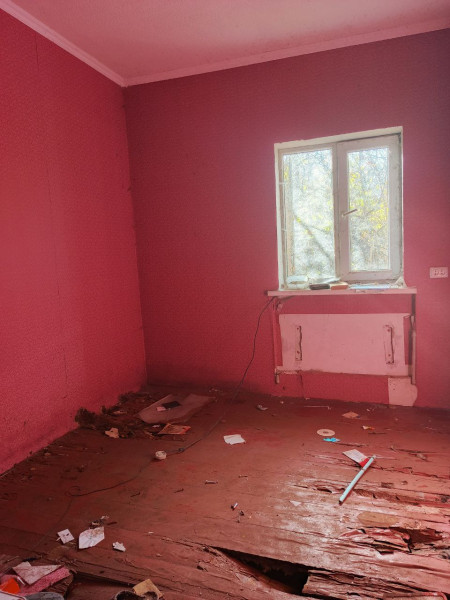 Продается большой 4-х комнатный дом в г. Брянка