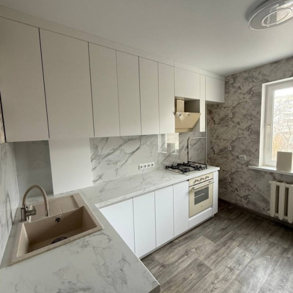 Продам 3-х комн квартиру в городе Луганск 1-й Микрорайон