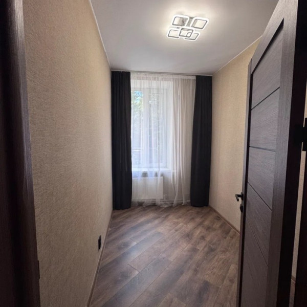 Продам 3-х комн квартиру в г Луганск ул Красноармейская