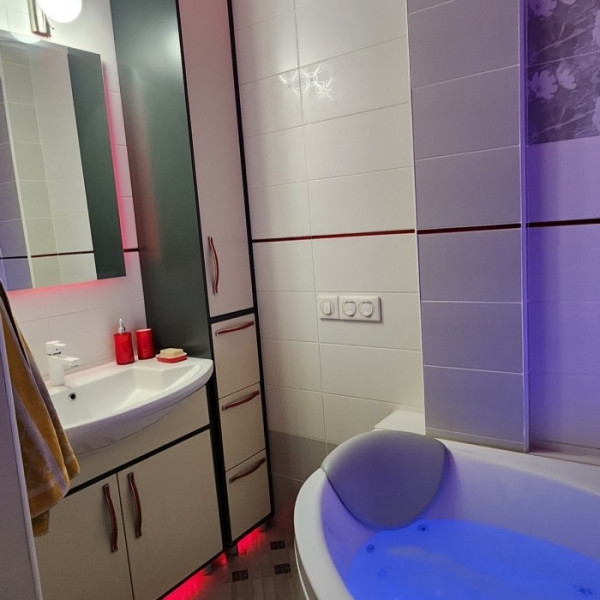 Продам 4-х комн квартиру с АО в городе Луганск улица Победоносная