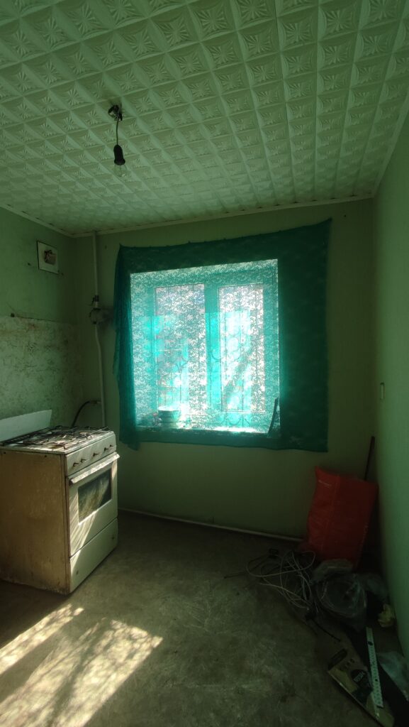 Фото №1033, Продается 1-но комнатная квартира в г. Перевальске, пос. Горняцкий