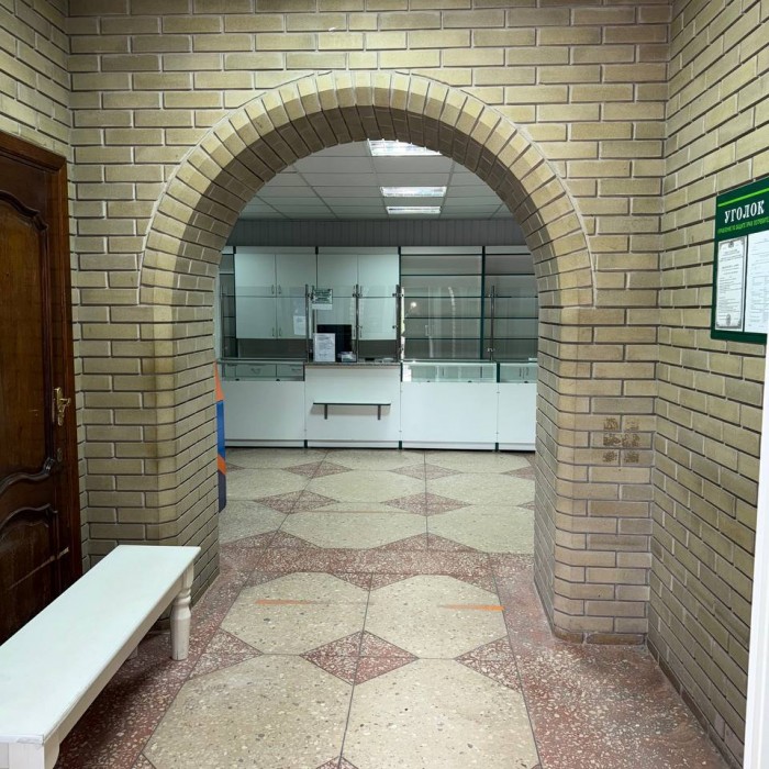 Фото Продам отдельно стоящее коммерческое помещение (Аптека на Центральном рынке) в г. Алчевск по ул. Горького.
