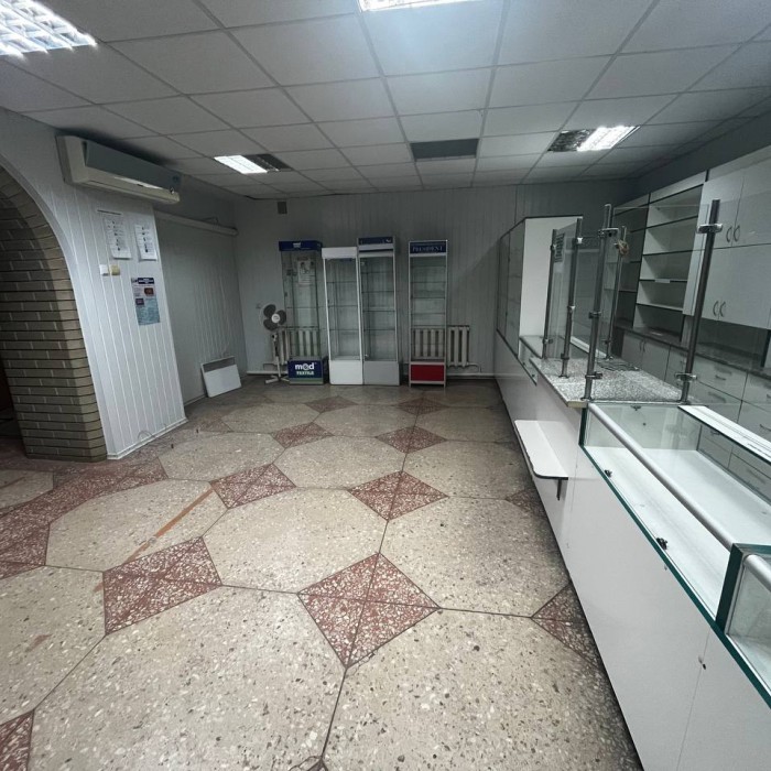 Продам отдельно стоящее коммерческое помещение (Аптека на Центральном рынке) в г. Алчевск по ул. Горького.