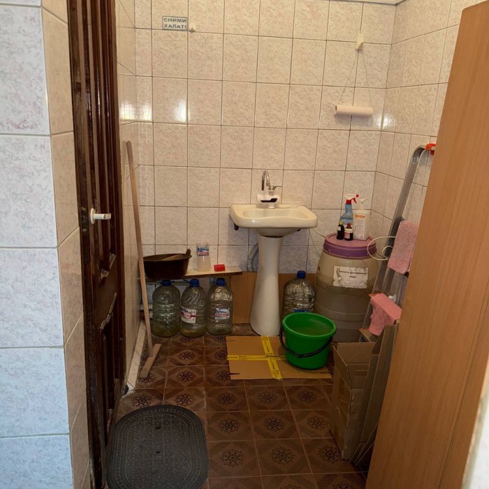 Фото Продам отдельно стоящее коммерческое помещение (Аптека на Центральном рынке) в г. Алчевск по ул. Горького.