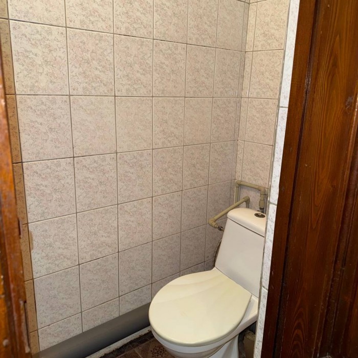 Фото Продам отдельно стоящее коммерческое помещение (Аптека на Центральном рынке) в г. Алчевск по ул. Горького.