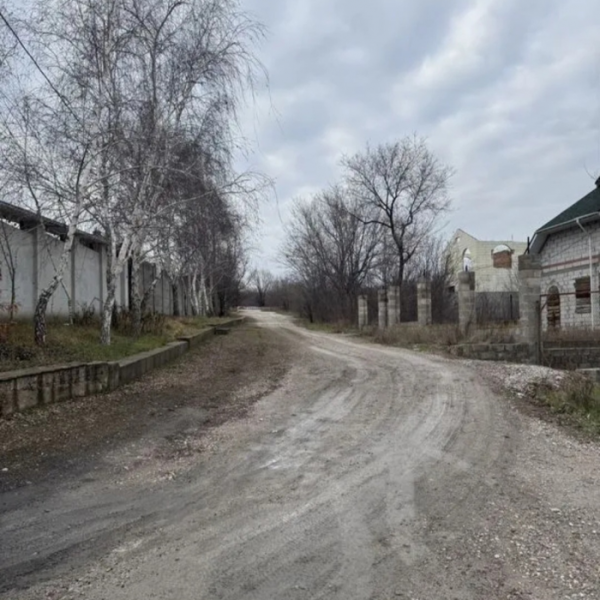 Продам участок с коробкой дома рн Мирных кварталов