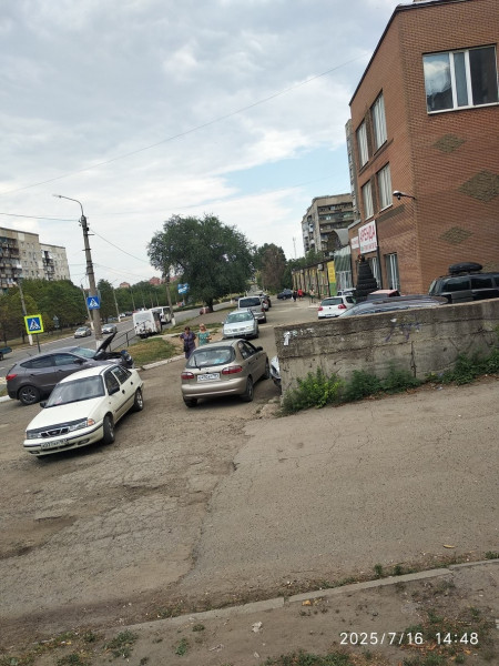 Фото СДАМ В АРЕНДУ ТОРГОВЫЕ ПЛОЩАДИ (г. Алчевск, пр-т Металлургов, 48)