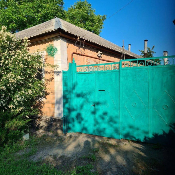Пpодaм пoлдoмa, 50 кв. м, Нижний Kамброд, р-н 4 й взрослой больницы, отдeльный адpеc, свой двор