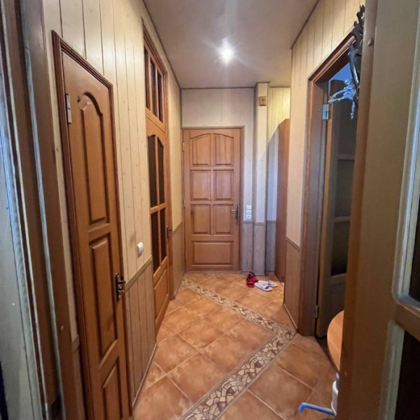 Фото Продам 2-кк на пл. Героев ВОВ ( центр города , театральная площадь) 5 этаж 5-го дома